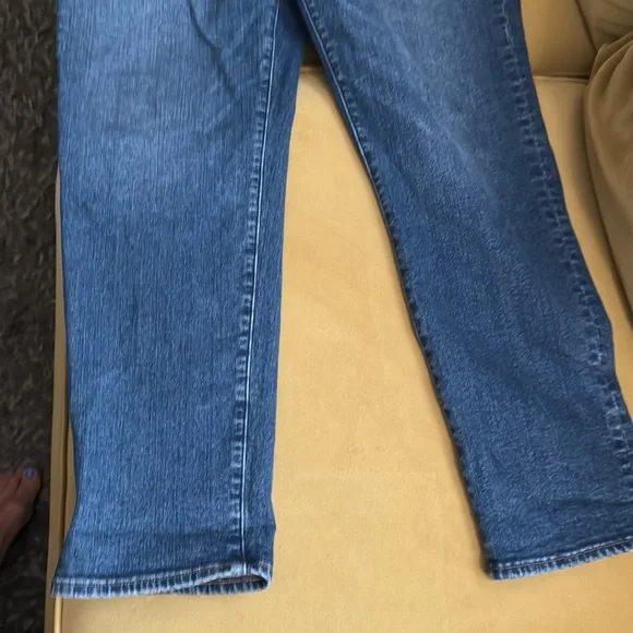 Like new Madewell jeans. Vintage style, size 32. Excellent condition. - Picture 2 of 4